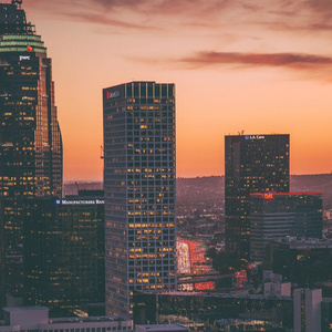 你帮我下个黄色一级片
